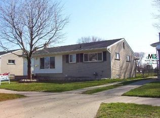 23202 Hayes Ave, Eastpointe, MI 48021