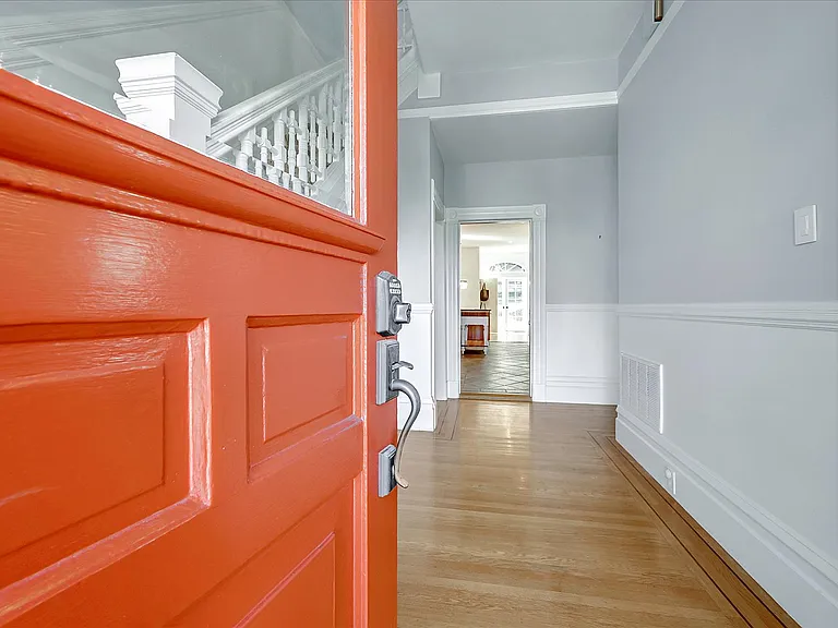 525 Liberty St — Photo 6