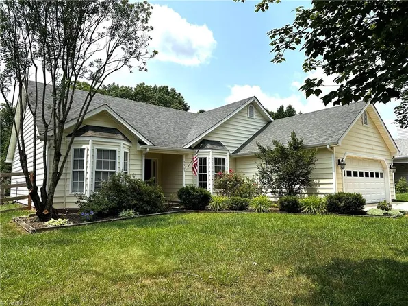 5905 Highland Grove Dr, Summerfield, NC 27358