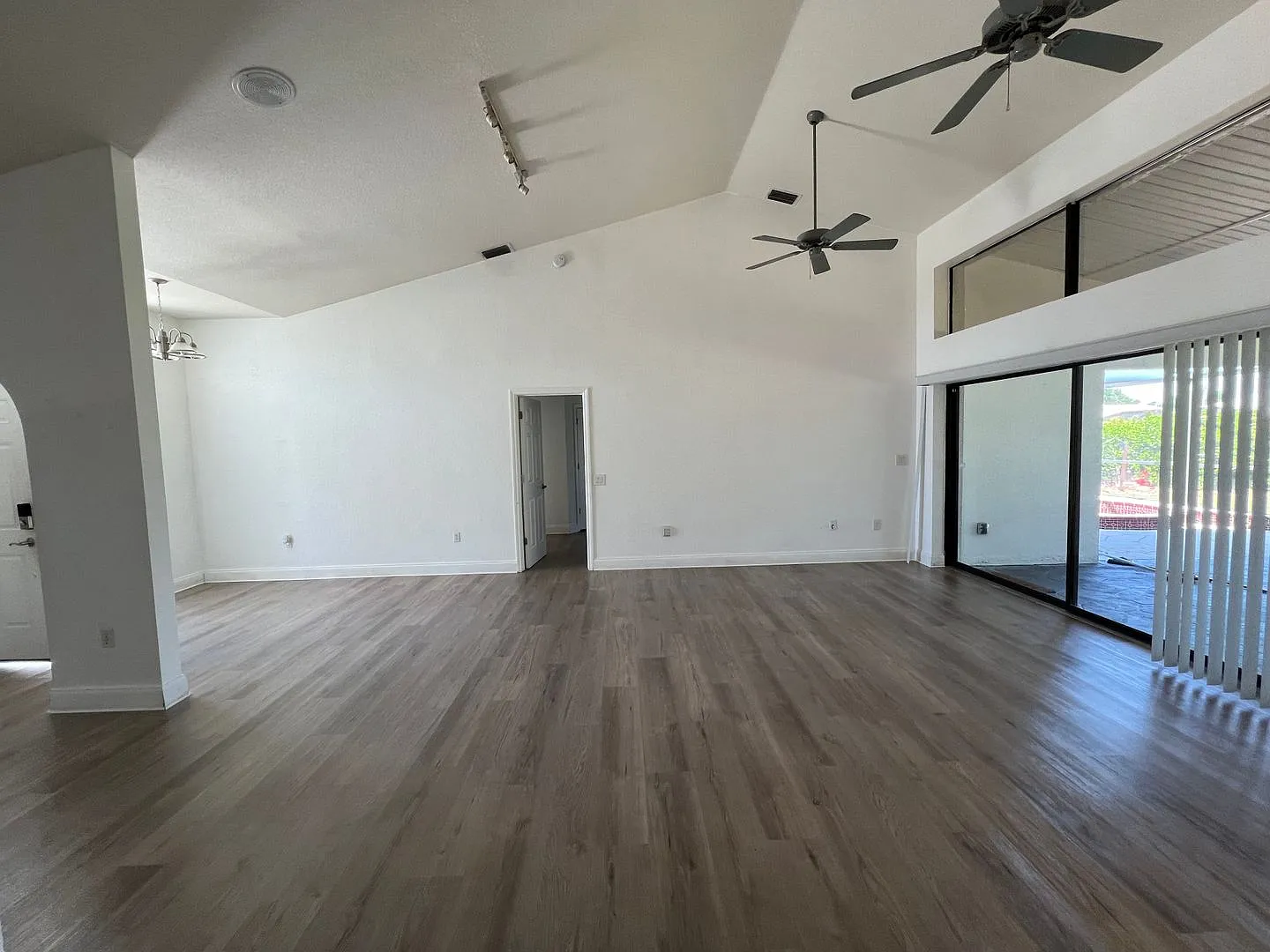 $1,975 ** Annual ** Available 10/1/26 - Newly Renovated ** 3/2 Single Family Home With Oversized ... — Photo 4