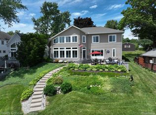 2695 Parklawn Dr, Brighton, MI