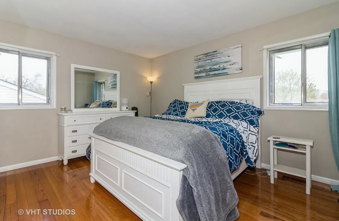 3 bed, 1.5 bath, 1718 sqft, $3,000 — Photo 3