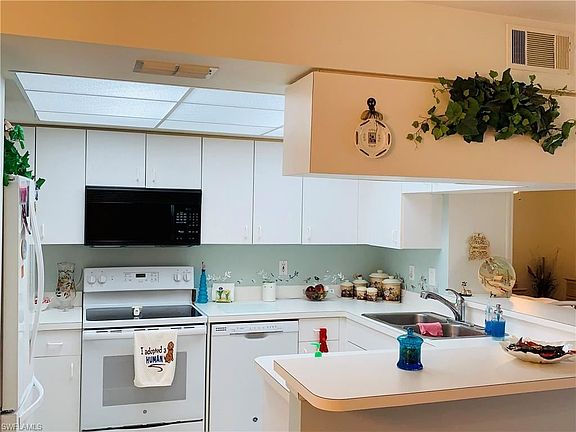 3rd image of 5805 Trailwinds Dr APT 315