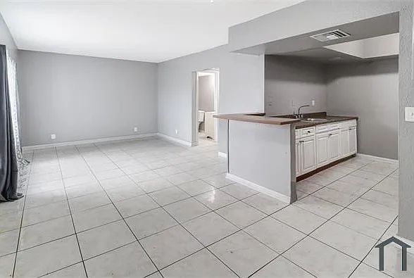 1322 Silverado — Photo 8