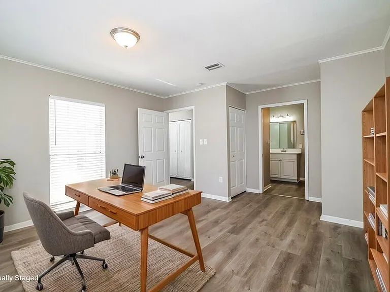 1033 Campbell Ave — Photo 13