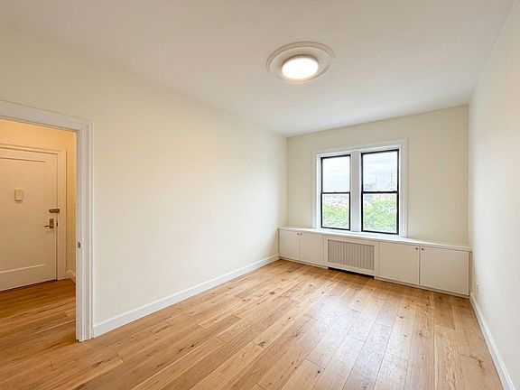 4th image of 29 Wadsworth Ave APT 6F