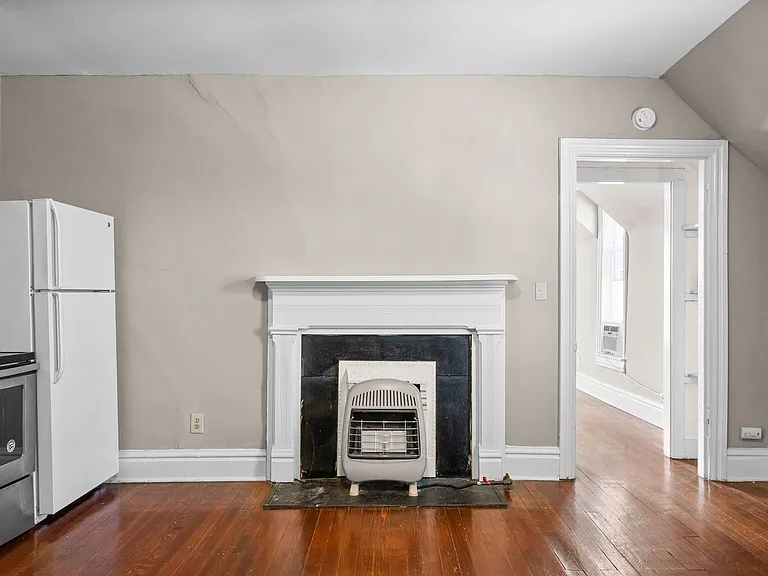 Marion St - 117 — Photo 16