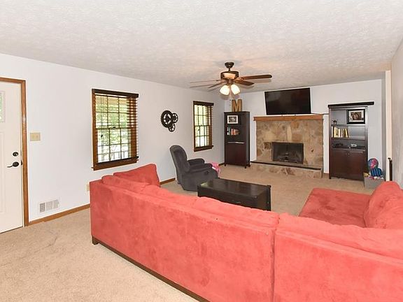 3rd image of 879 Falconcrest Dr
