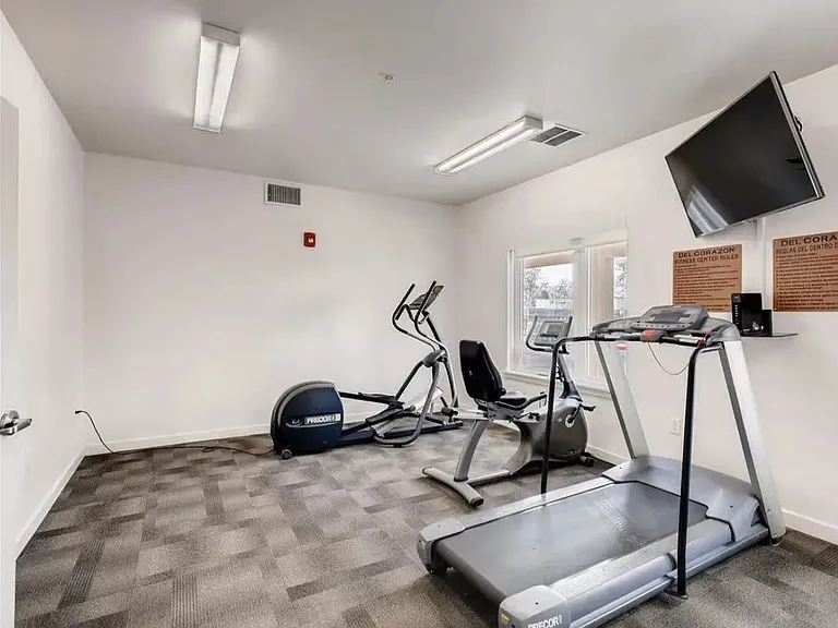 Del Corazon Apartments — Photo 22