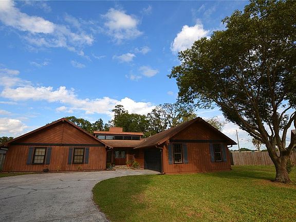 2nd image of 2612 Sprucewood Ln