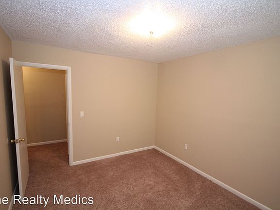 3rd image of 5205 Bonnie Brae Cir