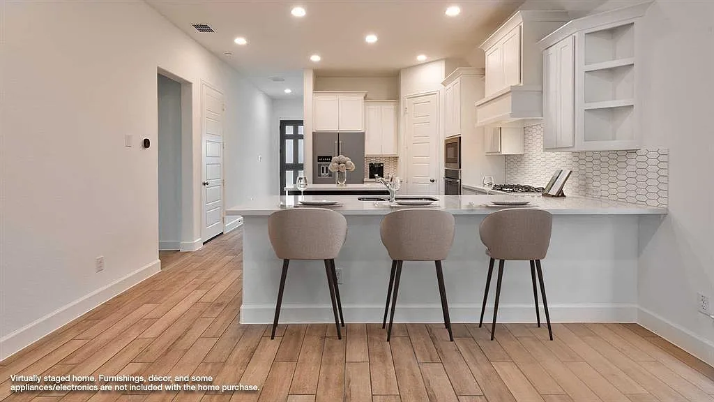 4 bed, 1942 sqft, $2,750 — Photo 4