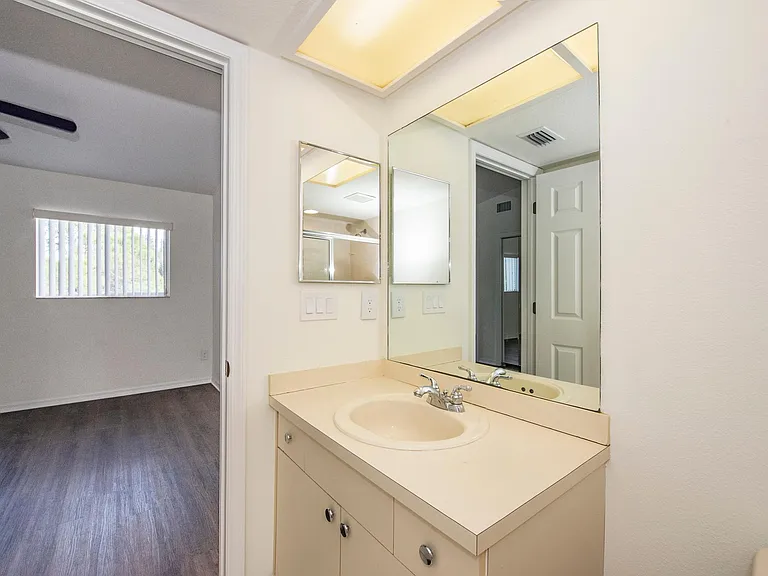 Second bedroom with ensuite bathroom on third floor