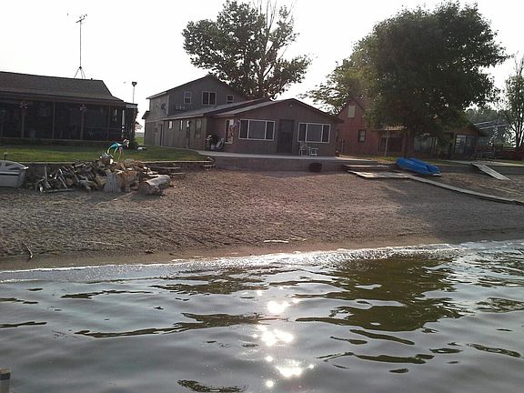 4th image of 157 SW Lake Dr