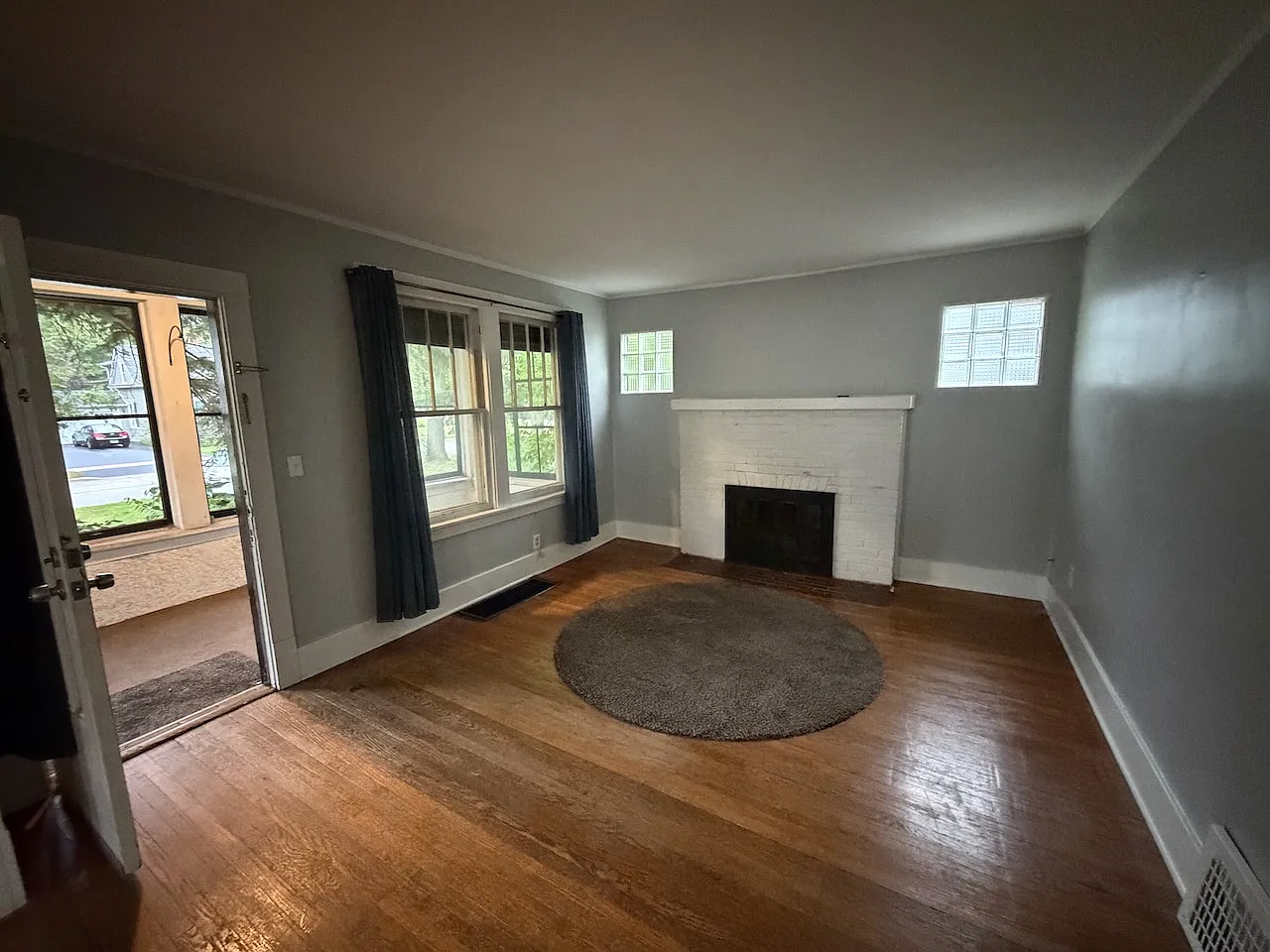 3 bed, 1350 sqft, $2,700 — Photo 4