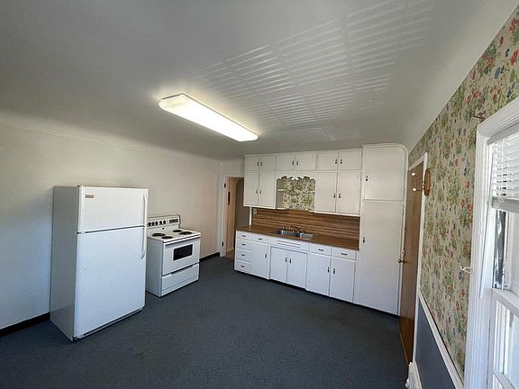 4th image of 223 W Washington Ave APT C