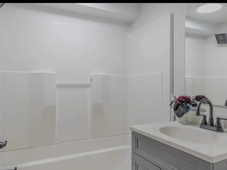 527 Bertrand St — Photo 23