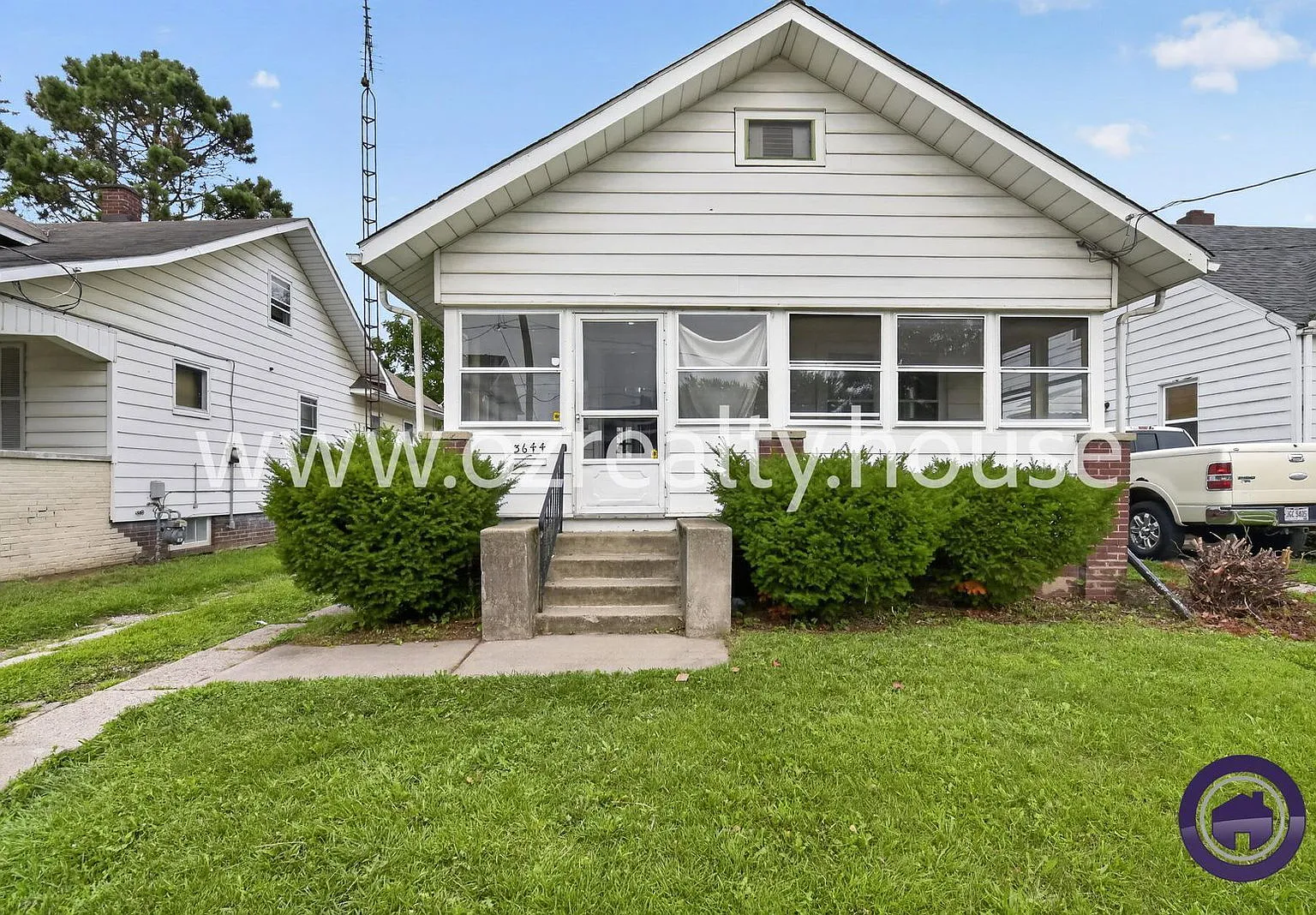 2 bed, 1.0 bath, 760 sqft, $1,045 — Photo 1