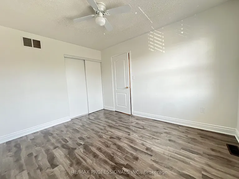 3895 Henrietta Way #MAIN — Photo 43