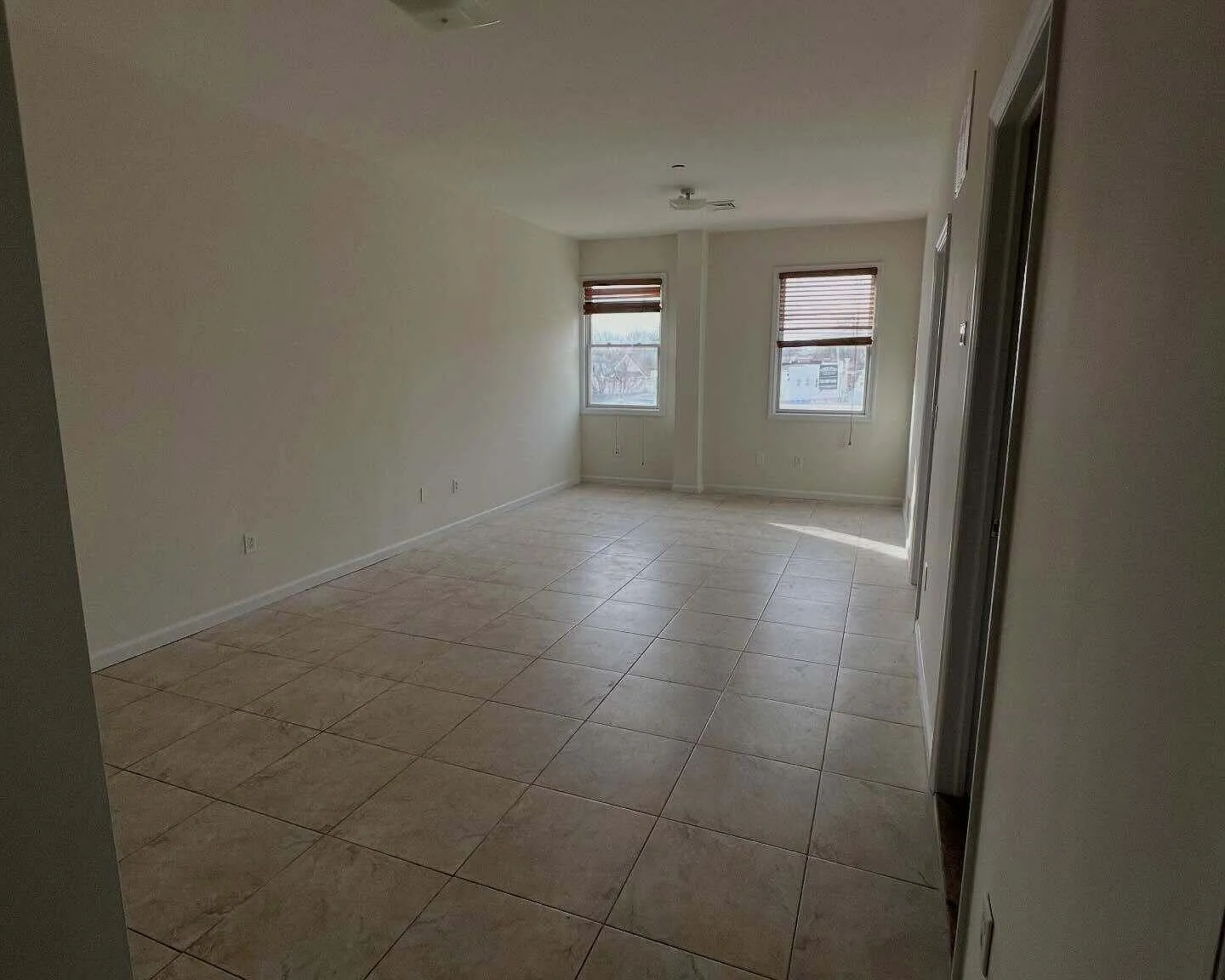 2 bed, 1.0 bath, 10458 sqft, $2,250 — Photo 4