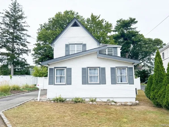 20 Walters Avenue, Syosset, NY 11791