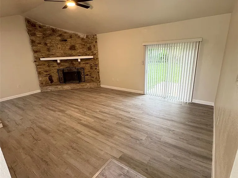 1205 Ramble Creek Dr — Photo 2