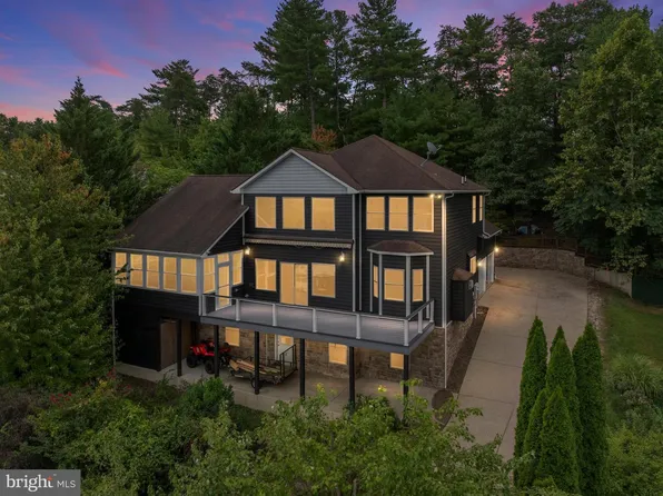 111 Waterside Ln, Cross Junction, VA 22625