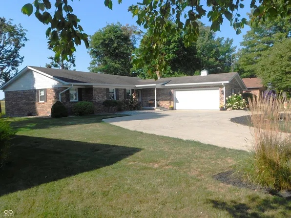 1221 E Tara Rd, Greensburg, IN 47240