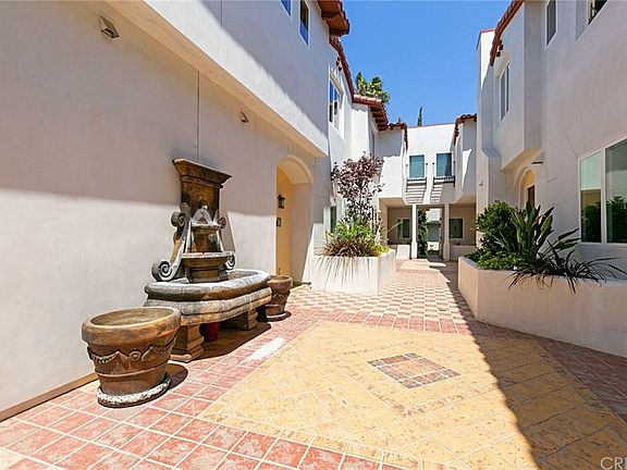 4th image of 4541 Colfax Ave #104