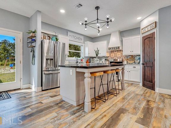 3rd image of 254 Heritage Cir