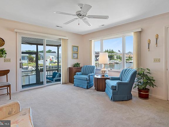 4th image of 38340 Maple Ln