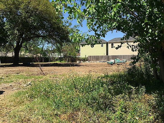 4th image of 1037 W 15th 1/2 St