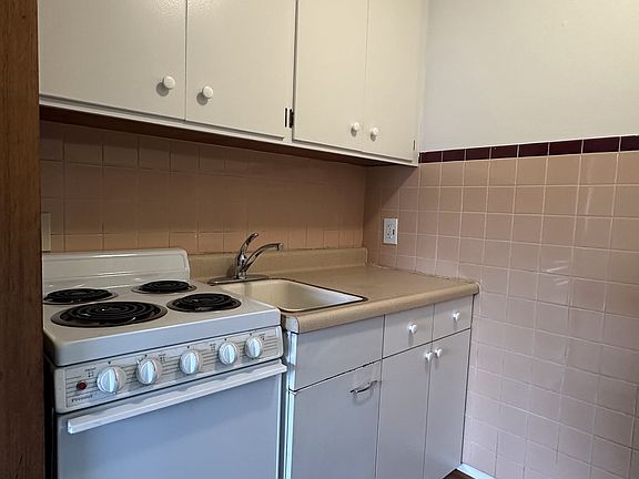 5th image of 5656 Fauntleroy Way SW
