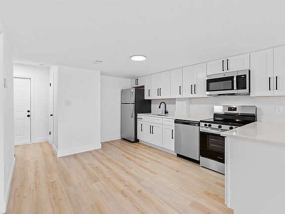 3rd image of 18 Sugarberry Cir