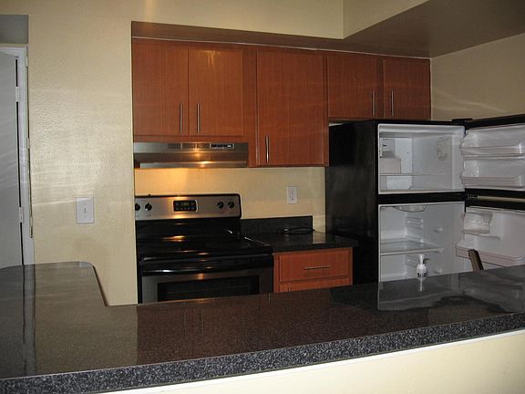 2nd image of 433 Fountainhead Cir