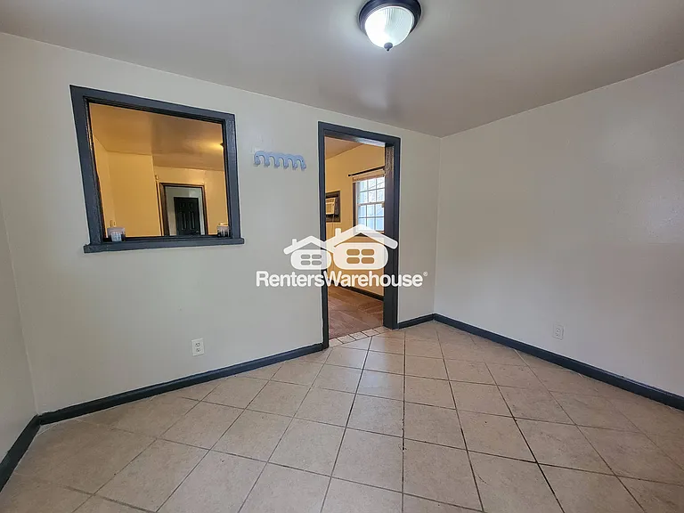 1056 Regent St SW #B — Photo 3