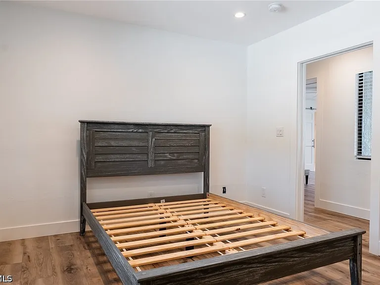 14562 Riverside Dr — Photo 23