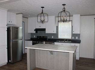 234 Parker Lake Blvd, Oxford, MI
