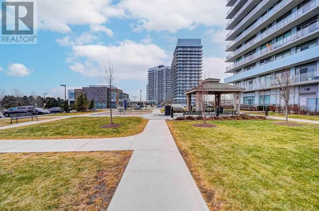 Photo 2 of 42 - 4677 Glen Erin Dr #102 - Mississauga, ON Building Photo - 4677 Glen Erin Dr #102