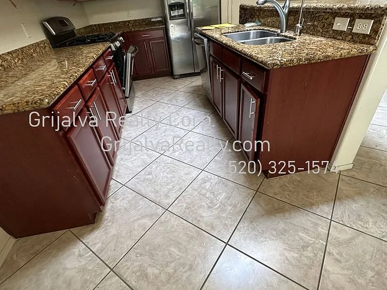 2277 W Floral Cliff Way — Photo 6