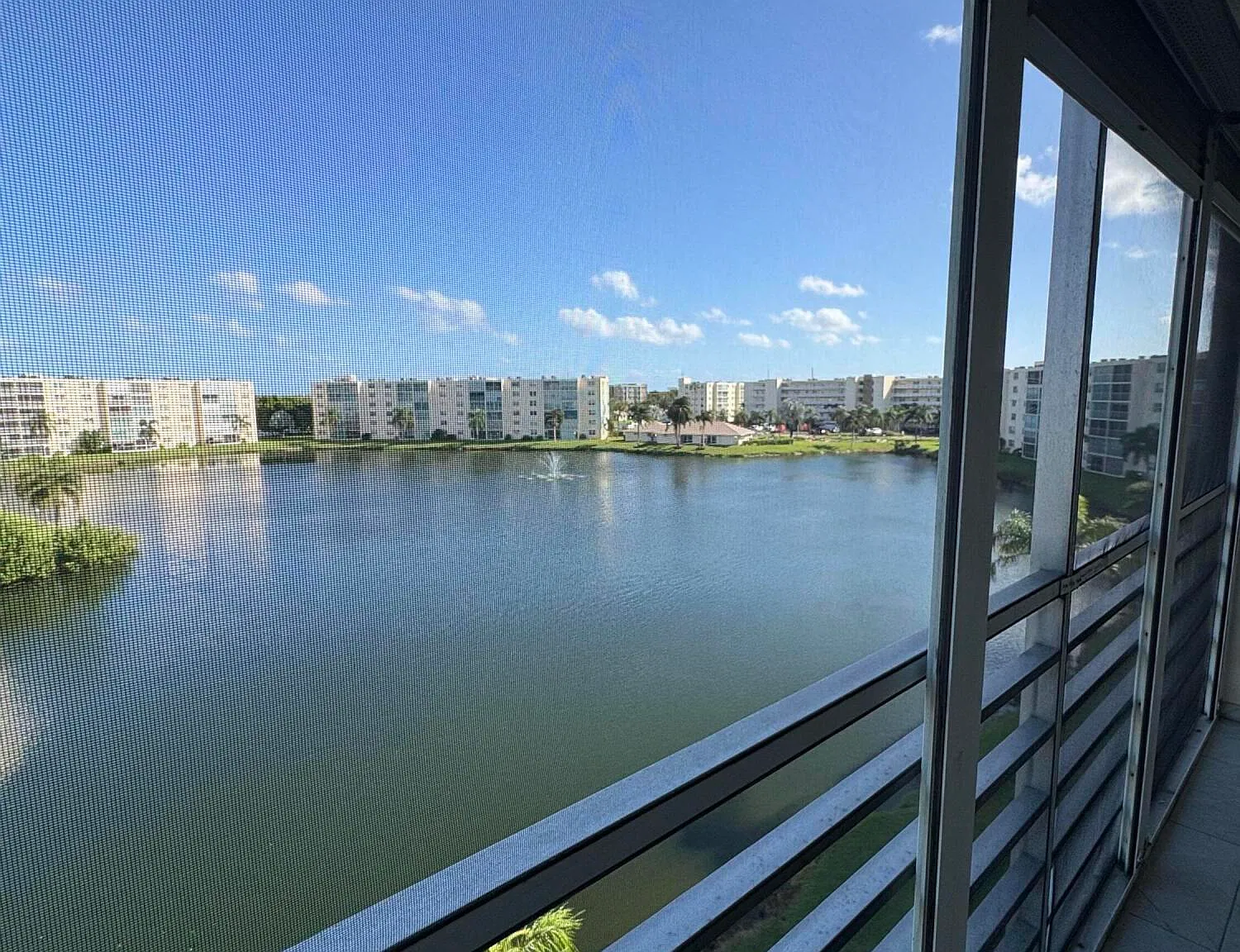 2 bed, 2.0 bath, 1190 sqft, $2,200 — Photo 2