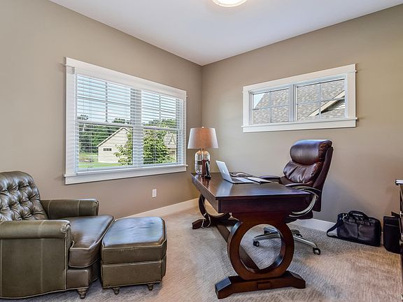 4th image of 4074 Maybeck Dr NE