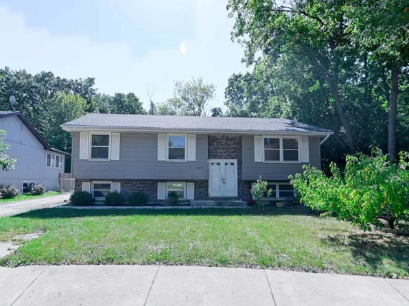 2729 Lowery Ct, Zion, IL 60099