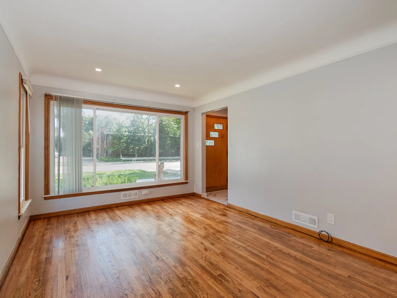 3 bed, 2004 sqft, $2,800 — Photo 3