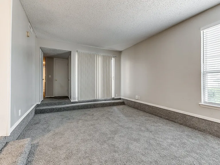 Fairfax Apartments — Photo 11