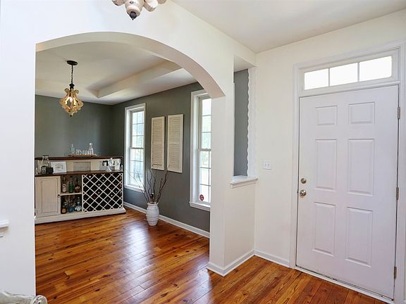 3rd image of 215 Rocky Ln E