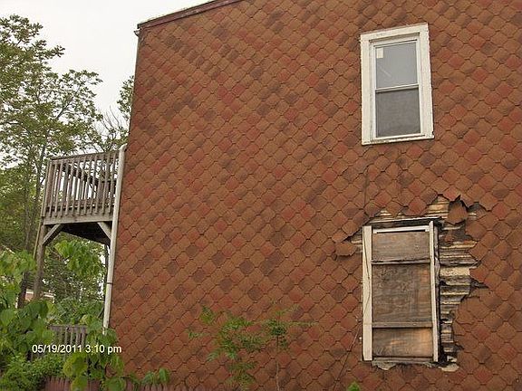 2nd image of 462 Halsted St