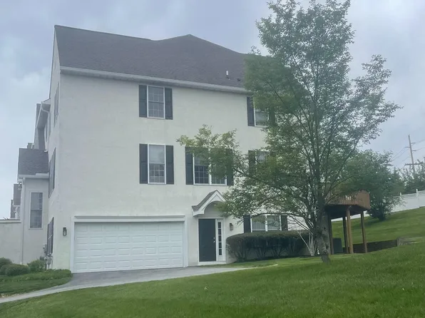 706 Whispering Brooke Dr #706, Newtown Square, PA 19073