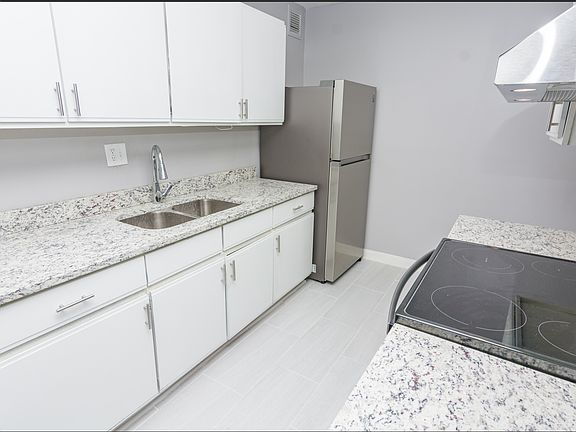 3rd image of 1962 E 71st Pl #032d15226