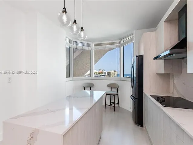 1 bed, 1.5 bath, $6,500 — Photo 2